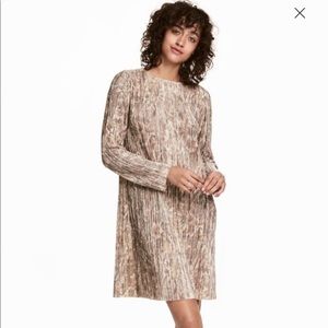 3/$20 H&M Pleated Dress small